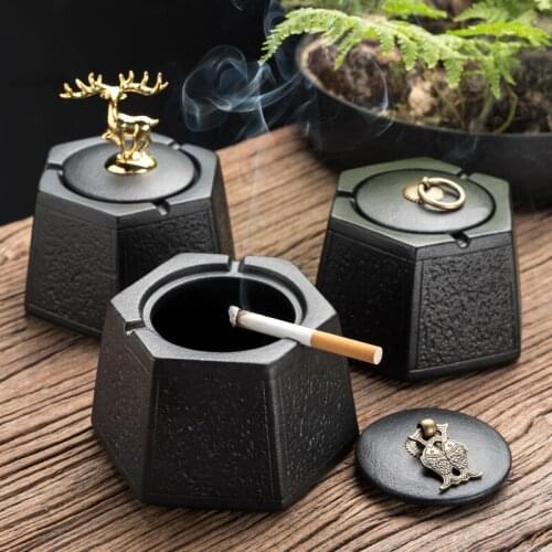 Black pottery ashtray household large ceramic ash storage box with lid car fashion trend living room desktop decorations
