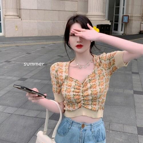 Summer new style plus size short-sleeved T-shirt female summer fat MM hot girl short top retro puff sleeve floral V-neck sweater