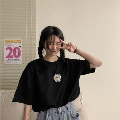 Womens T-shirts tops Japanese kawaii Ladies Ulzzang ins embroidery daisy loose T-shirt Female korean harajuku clothes for women