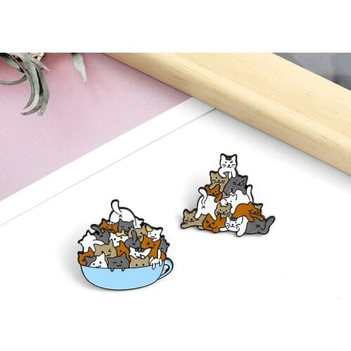 New Animal Alloy Brooch Cartoon Cat Stacked Arhat Brooch Funny Naughty Cat Brooch A Lot of Cat Badge High Quality Enamel Pins