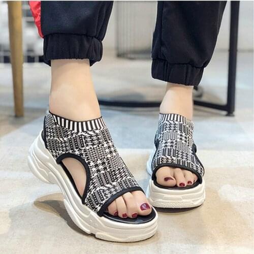 Sports sandals 2021 de malha respirável sandálias esportivas senhoras casuais sapato versátil com sola grossa, para praia, verã