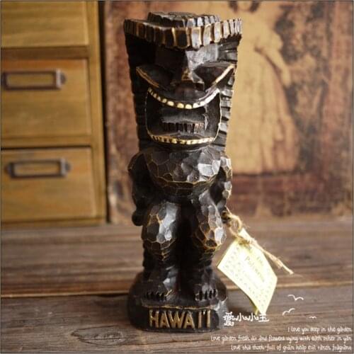 American Maori statue totem decoration Hawaii Tiki Tiki culture tropical style Maori patron saint