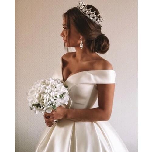 Simple Satin Boat Neck Sleeveless Wedding Dresses Court Train Lace-Up Bridal Dress High Quality Wedding Gowns