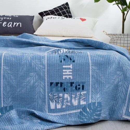 Soft skin-friendly washable spring and summer quilt suitable for naked sleeping crowd fashion sleeping blanket