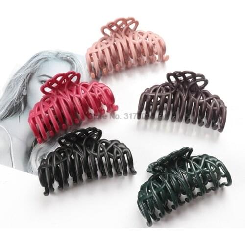 DHL 500pcs large Crab For Hair Hair Claw Clip Strong Bite Force Fashion Ponytail Holder Hollow out Noodles shape Clamps Headwear