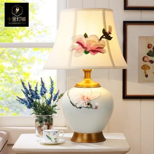 Chinese Hand Painted Flower and Bird Ceramic Table Lamp for Study Room Living Room Bedroom Bedside Lamp Villa Night Light