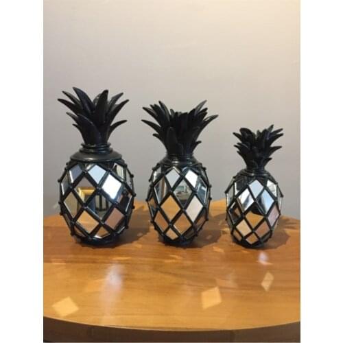 Black Decorative Pineapple Set with Mirror Details