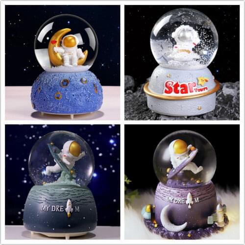 Crystal Ball Music Box Star Space Astronaut Birthady Gifts Rainbow Glowing Snowflakes Music Box Home Decoration Desktop Ornament