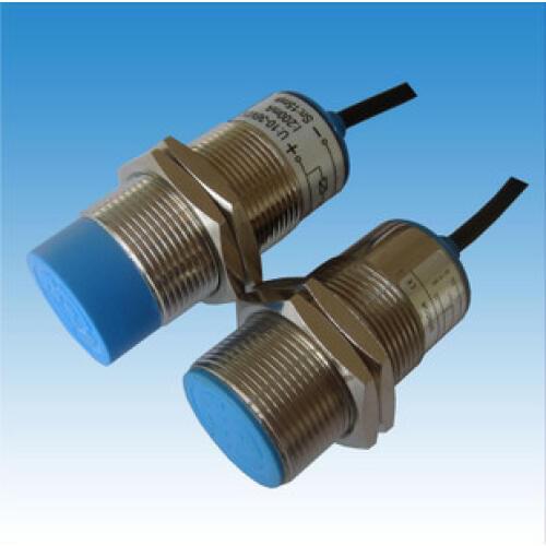 Free Ship 2PCS M30 analog quantity proximity switch displacement sensor detection range 0-15MM 0-10V displacement transducer