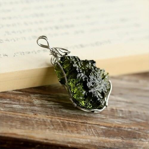 Hot Sale AAAAA++Natural Moldavite Green Crystal Energy Stone Pendant For Men And Women Couple necklace Fine Jewelry