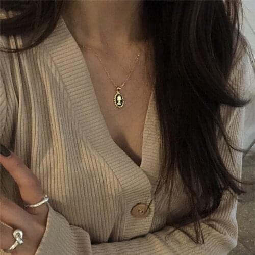 U-Magical French Velvet Gold Color Queen Portrait Coin Pendant Necklace for Women Trendy Linked Circle Chokers Necklaces Jewelry