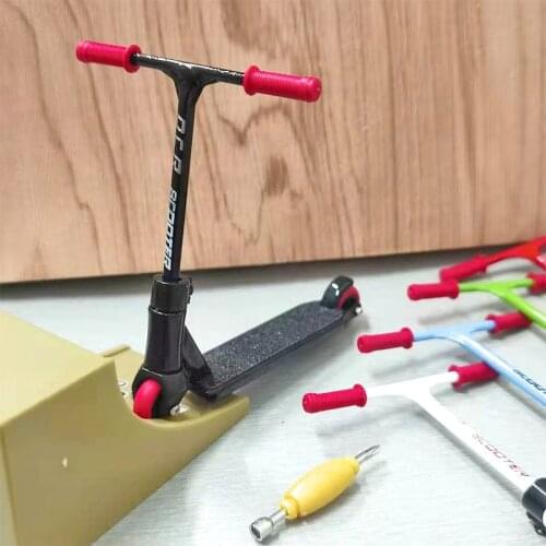 Alloy Finger scooter Two Wheel Fingerboard Set mini Skate Parts Skateboarding Deck Fingertip Skates Bikes Desk Novelty Toys Kids