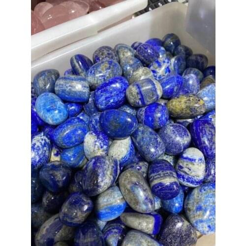 Natural lapis lazuli play with the original stone, natural beauty, natural beauty treatment healing