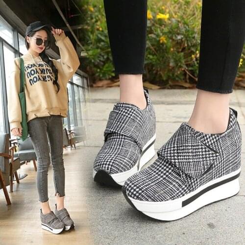 2021 New Rocking Bottom Checked Cloth Pumps Womens Height Increasing Insole European and American Low-Top Shoes Velcro Wedge
