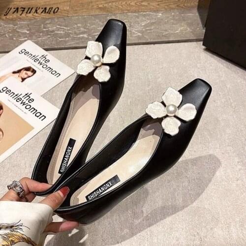 Fashion Chunky Heel Single Shoes 2021 New Female Pumps French Style Retro Temperament Flowers Decorate Shallow Mouth Work Shoes