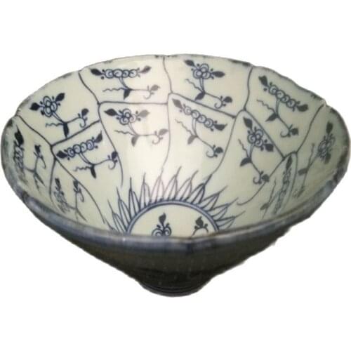 Chinese old porcelain blue and white porcelain bowl