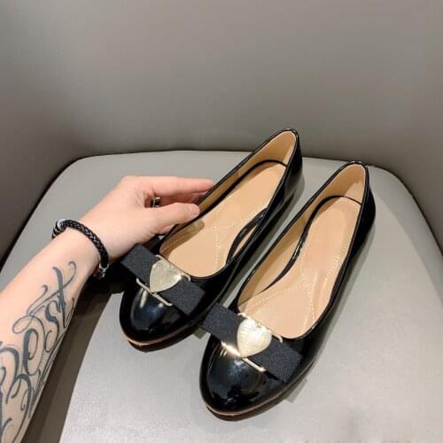 2021 Fashion Heart Metal Designer Women Pump Shoes Brand Patent Leather Round Toe Heels Shoes Lady Party Sexy Sandals Shoes