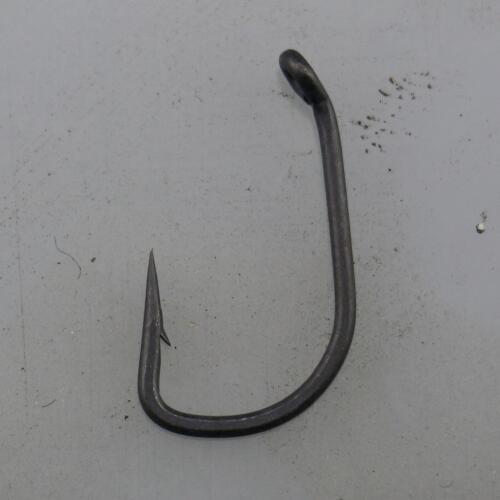 1000 x Wide Gape Hook with Straight Point for Carp Fishing Barbed, Heavily Forged, Chemically Sharpened Fishing Hooks