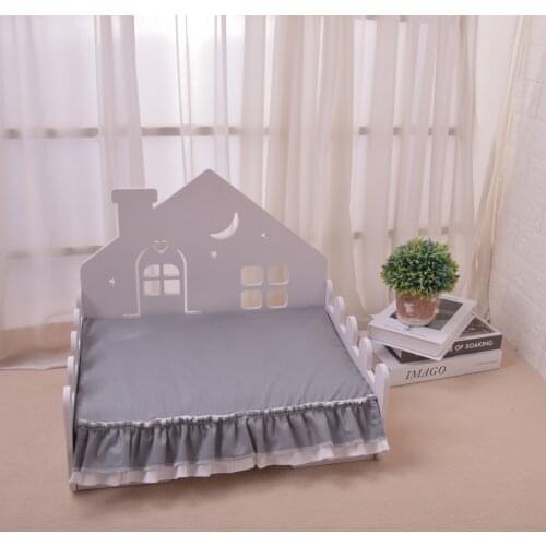 Wooden pet bed the cat nest of cartoon castle can be removed, washed and wiped