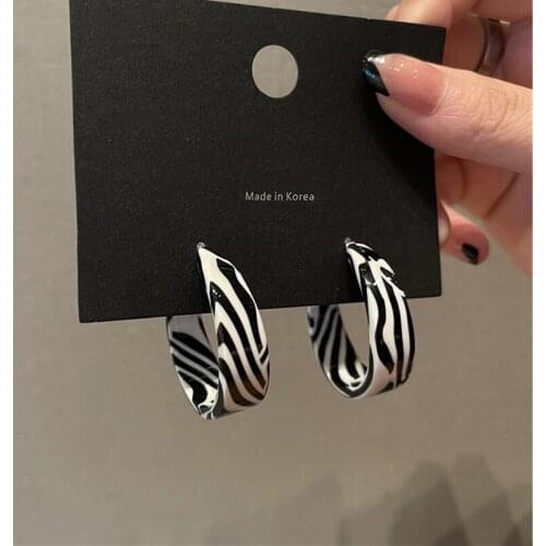 Fashion Korean Style Striped C- Shaped Stud Earrings Acrylic Earrings C- Shaped Classic Exaggerated High-End Jewelry For Women