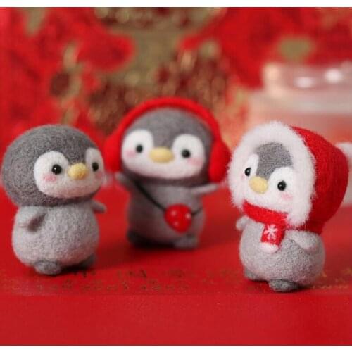 Unfinished Felt Kit 2021 New Latest Funny Festive Christmas New Year Penguin Wool Needle Felt Kit Package DIY Handmade Doll Toy