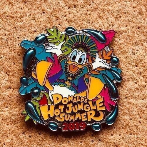 Disney Cartoon Badges for Clothes Donald Duck Cute Badges Backpack Kawaii Pins Custom Button Badges Brooch Kawaii Clothing