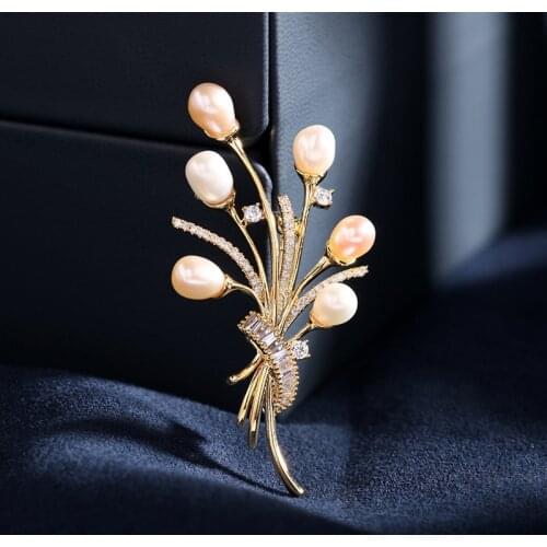 New Fashion Women Freshwater Pearls Flower Brooch Pin Elegant Zircon Corsage Luxury Brooch Clothing Accessories Bouquet Broche
