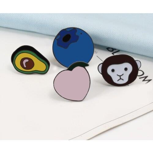 New Fashion Cartoon Cute Monkey Brooch Child Fruit Peach Metal Badge Brooches For Women Coat Backpack Lapel Pin Men Jewelry Gift
