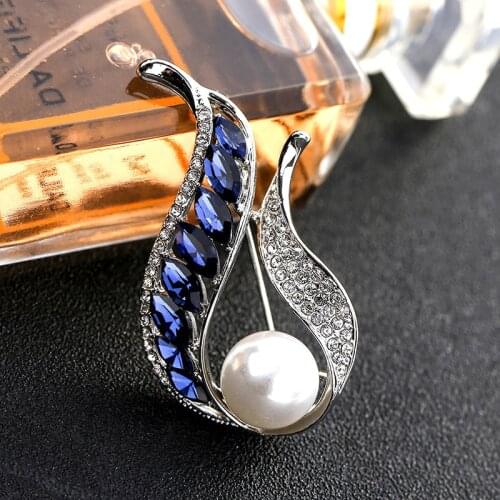 Charm Female Blue Crystal Brooch Trendy Silver Color Jewelry Brooches For Women Cute Round Pearl Pin Dress Coat Accessories