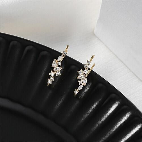 2020 New Contracted Fresh Irregular Fine Elegant Lovely Stud Earrings Fashion Senior Shiny Crystal Women Earrings Jewelry