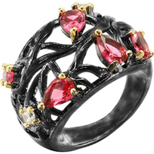 Ofertas Trendy European and American Creative Black Gold Color Female Water Drop Pear-shaped Hollow Crystal Ring for Women