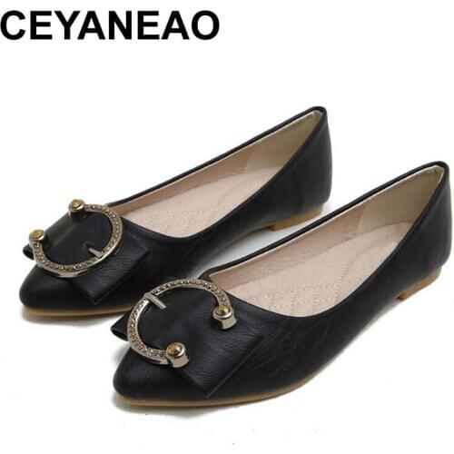 CEYANEAO New Early Spring Round Buckle Flat Shoes Female Shallow Mouth Retro Wild Sweet Peas Shoes Large Size Womens Shoes