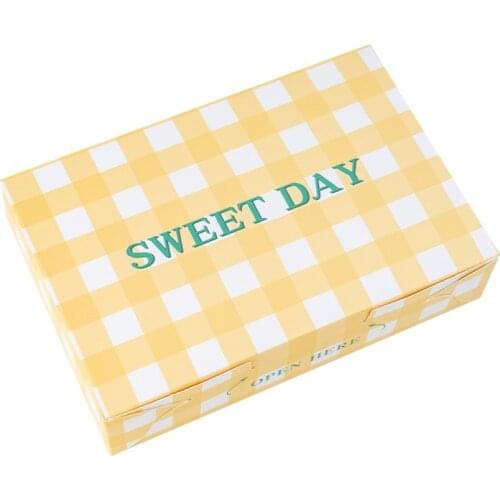 100Pcs Ins Style Yellow Pattern Packaging Boxes Snowflake Crisp Egg Yolk Crisp Candy Nougat Dessert Paper Box Square Cake Box