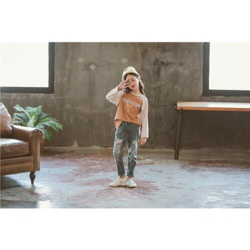 Girls' latest loose sweater jeans suit spring and autumn new fashion clothes big children fashion comfortable two-piece