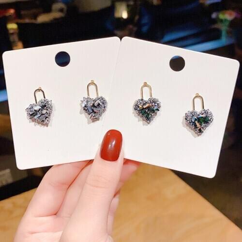 Classic Fashion Black Crystal Heart-shaped Stud Earrings for Woman Exquisite Korean Earrings Dress Accessories Anniversary Gifts