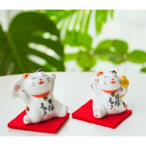 1PCS Japanese Style Ceramic Lucky Cat Chopsticks Rest With Red Cloth For Home Decoration Kitchen Ornaments Accessories