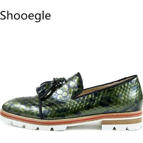 Street Style Tassel Men Casual Shoes Slip On low Top Rivets Stud Dress Shoes Low Heel Fringe Men Casual Loafers