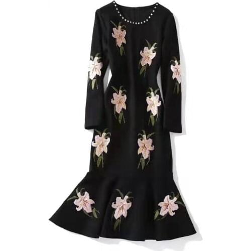 European and American womens wear new autumn 2022 Long sleeve beaded flower embroidery fashion Black fishtail dress