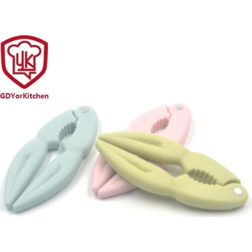 2pcs Plastic Nutcracker Nut Crab Clamp Crab Sheller Kitchen Gadget