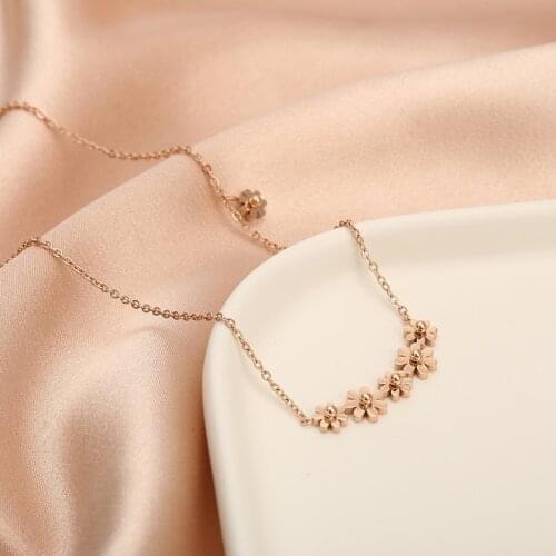 2021 New Trendy Little Daisy Pendant Stainless Steel Necklace For Women Fashion Clavicle Chain Jewelry Ladies Choker Necklaces