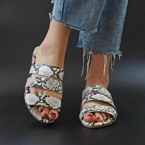 2020 Women Flat Slippers Serpentine Summer Female Cool Flip Flops Comfort Outside Beach Flip Flops Ladies Slides Casual Shoes