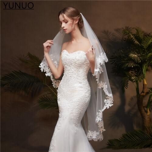 YUNUO Two Tier Lace Applique Edge Fingertip Length Wedding Bridal Veils With or Without Comb Ivory/Red
