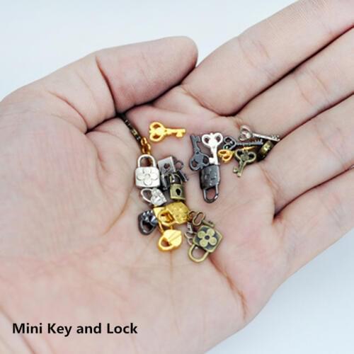 20/50/100 PCS Miniature Mini Key Lock Doll Clothes DIY Accessories Ultra-small Buckles BJD Barbi Doll Bag Dress Sewing Material