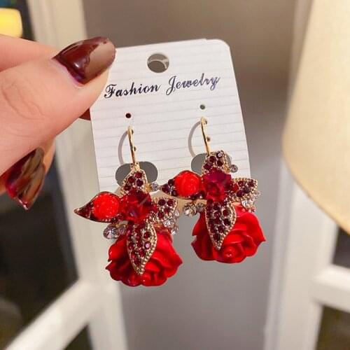 2020 New Korea Shinning Crystal Rhinestone Red Flower Earrings Metal Big Rose Hanging Drop Earrings for Women Party Jewelry