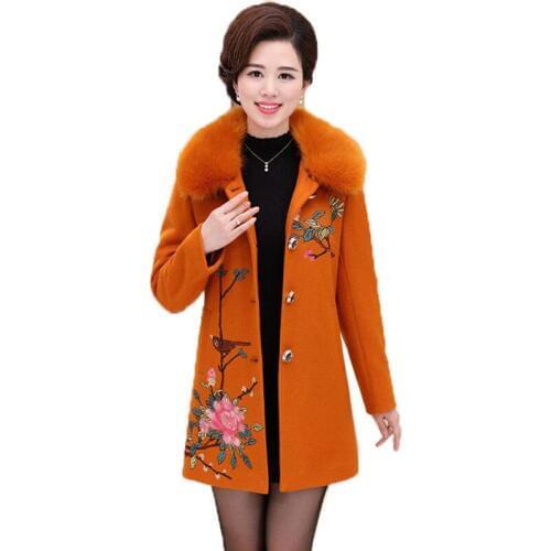 Mothers Woolen Coat 2019 New Winter Long-Sleeved Fur Collar Embroidery Woolen Coat Large Size Plus Velvet Warm Ladies Coat A300