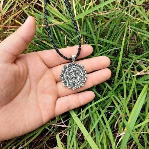 LANGHONG 10pcs Flower Necklace Tibet Spiritual Necklace Tibet Mandala Necklace geometry amulet Religious jewelry