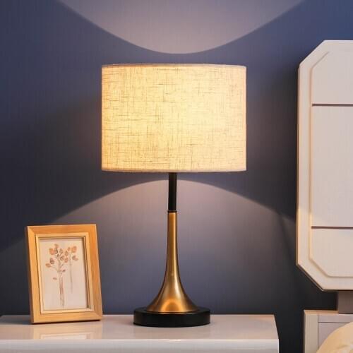 Nordic Iron Table Lamps for Living Room Home Decor Bedroom Bedside Lamp Fabric Lampshade Modern LED Makeup Table Light Fixtures