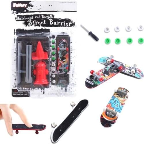MIni Finger Skateboard Fingerboard with Obstacles Set Kids Toy Novelty Gag