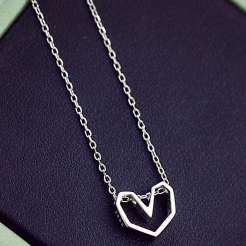 Korean Version Of Simple And Sweet Wind Hollow Peach Heart Necklace Girls Sex Heart Clavicle Chain Party Jewelry