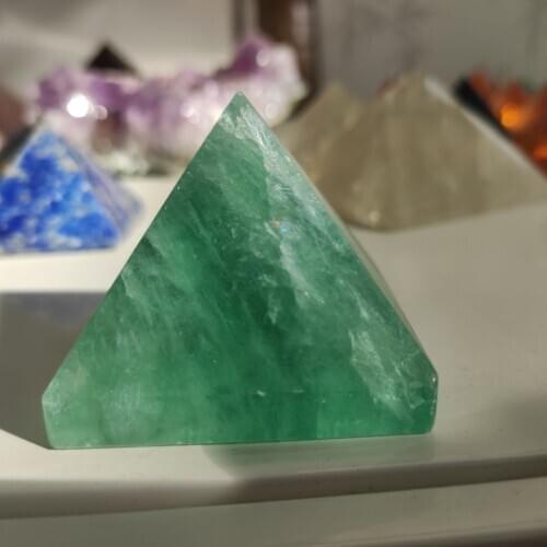 Natural rock green fluorite quartz crystal aura pyramid treatment